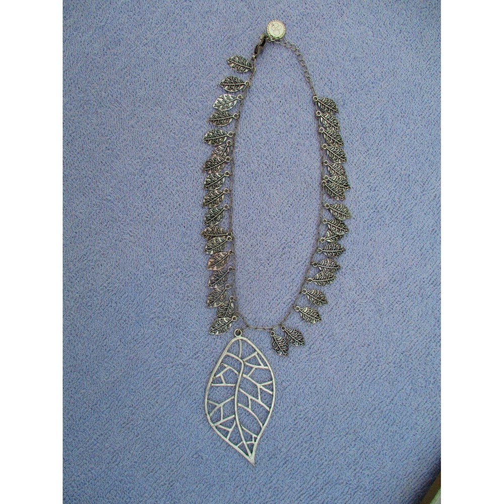 Jessica Simpson Matte Silver-Tone Leaf Necklace 16" - Picture 5 of 10